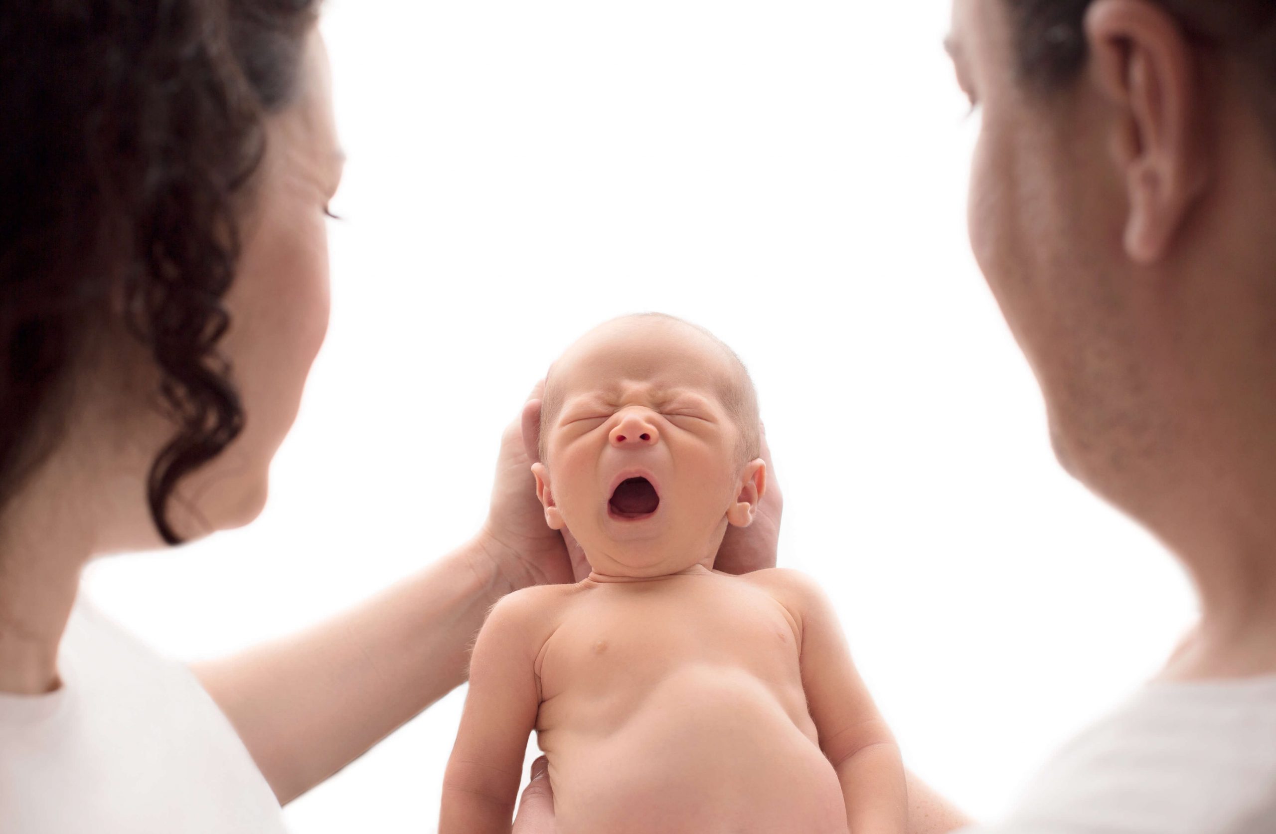 yenidoğan aile anne baba bebek fotoğrafı