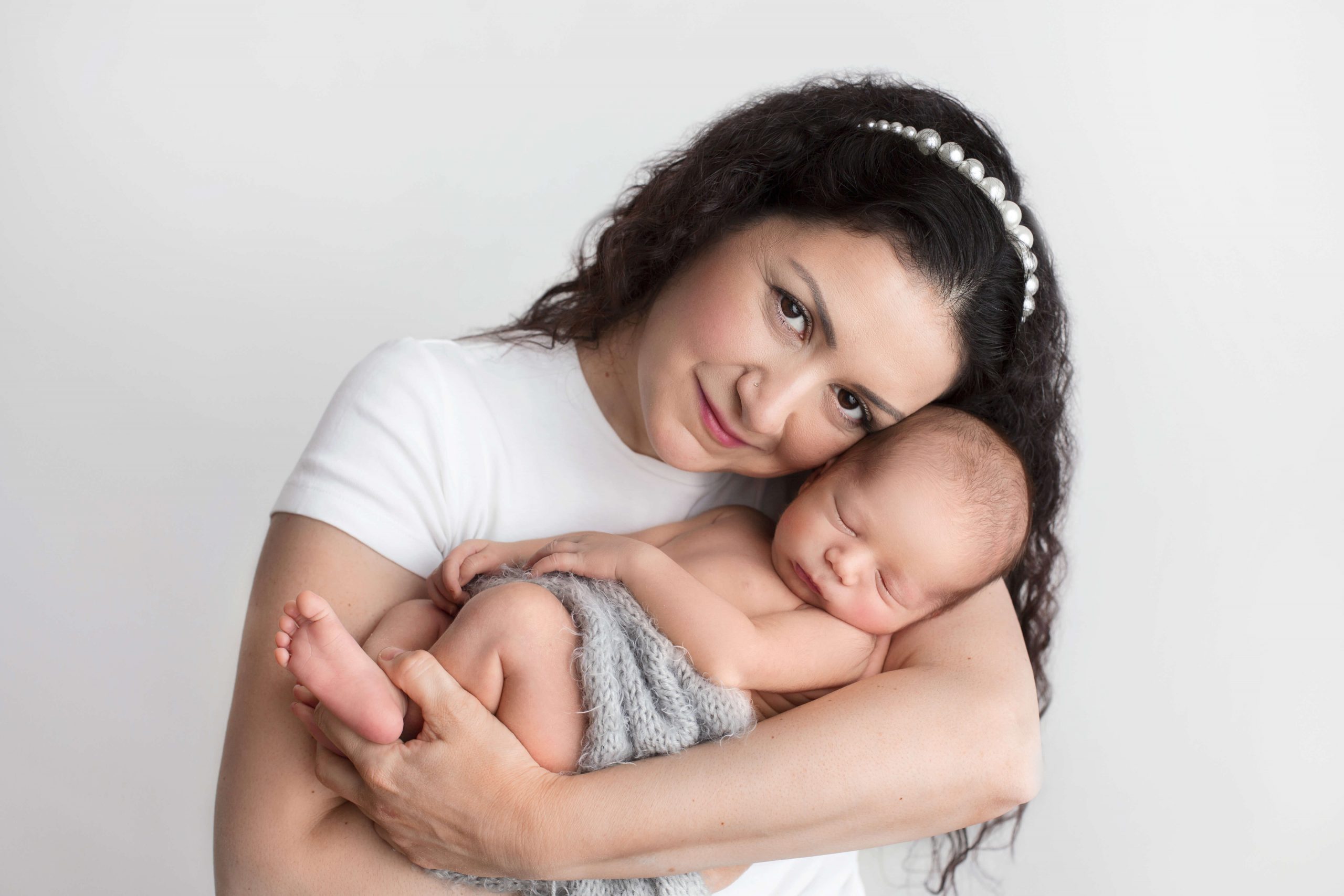 yenidoğan aile anne bebek fotoğrafı