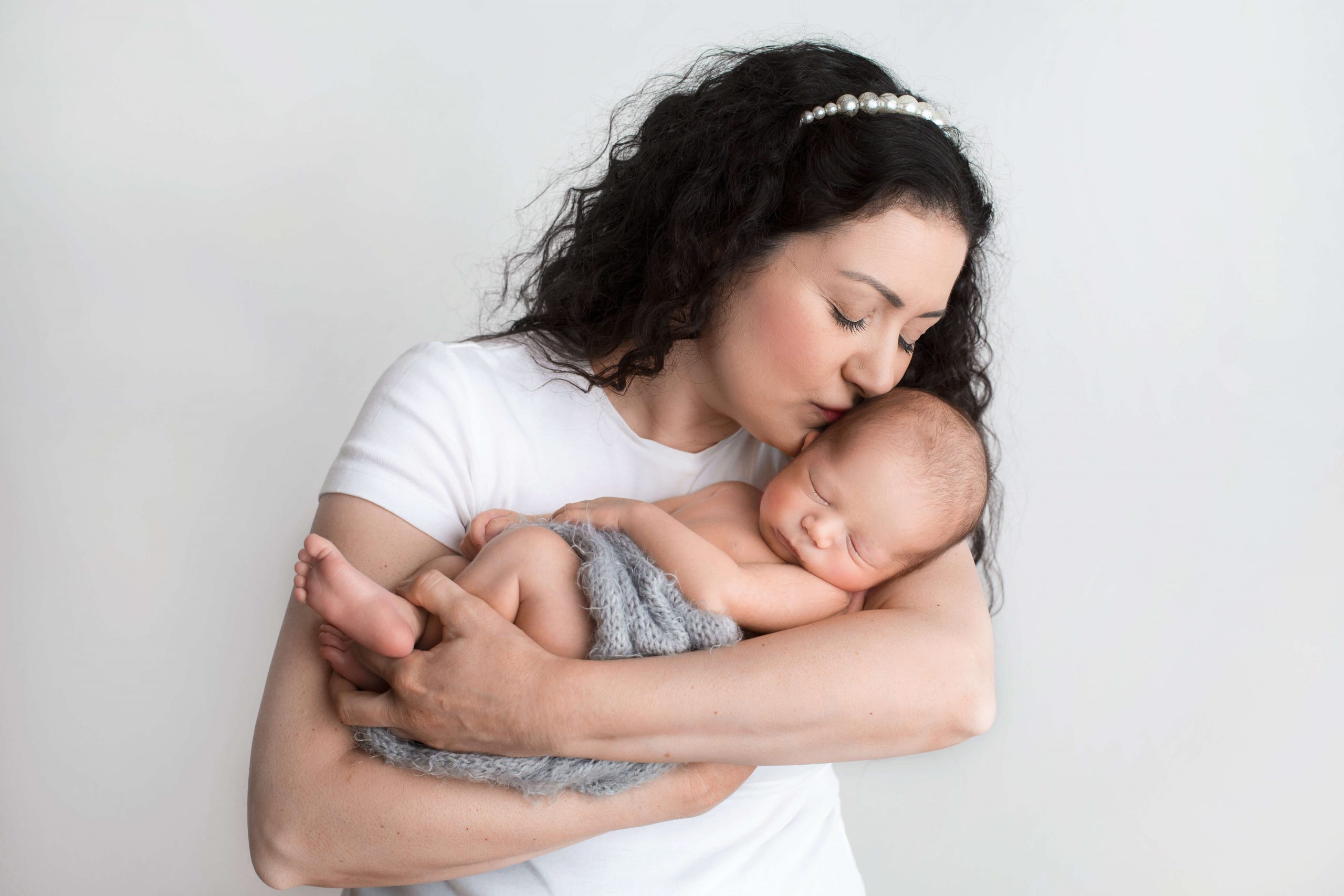 yenidoğan aile anne bebek fotoğrafı