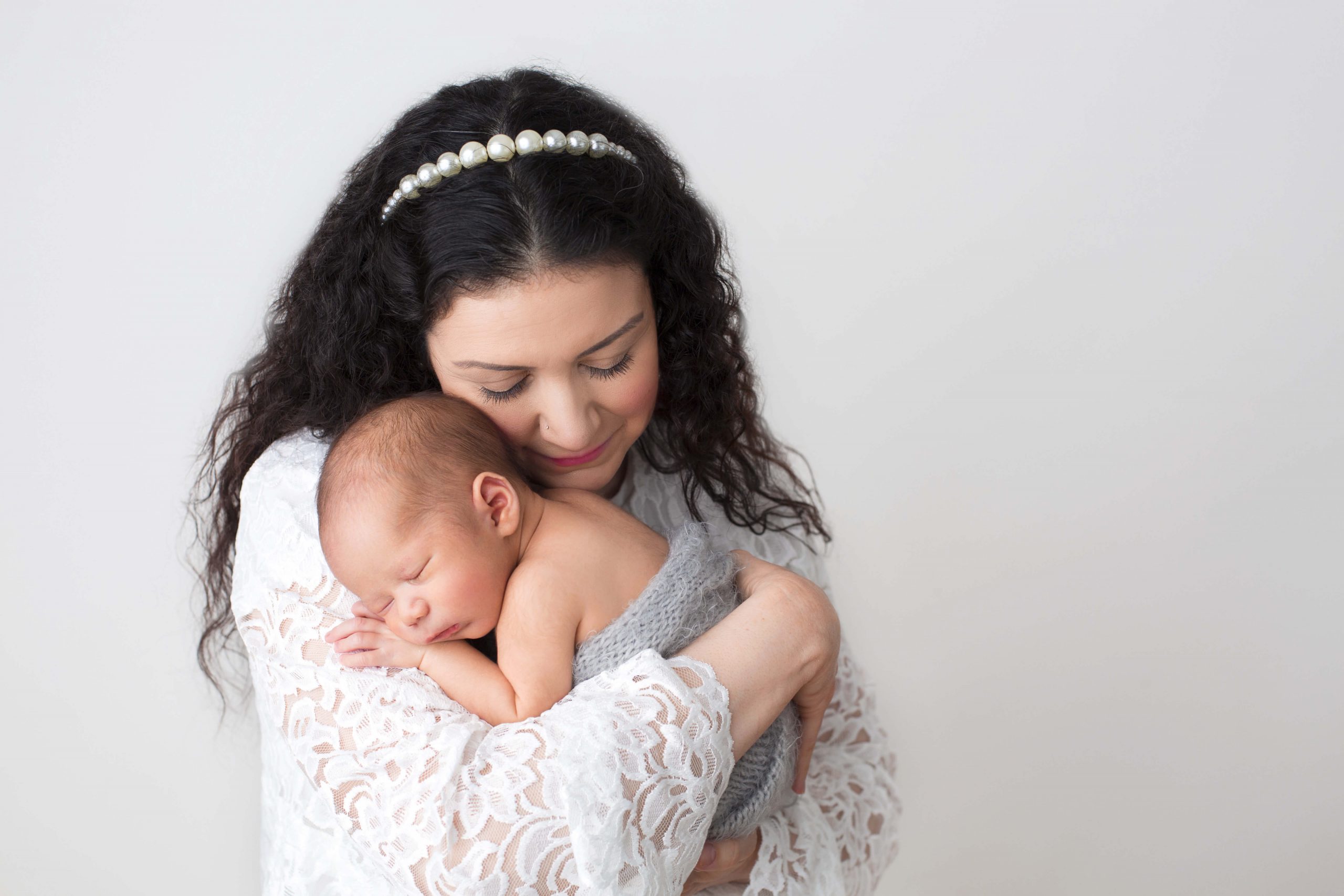 yenidoğan aile anne bebek fotoğrafı